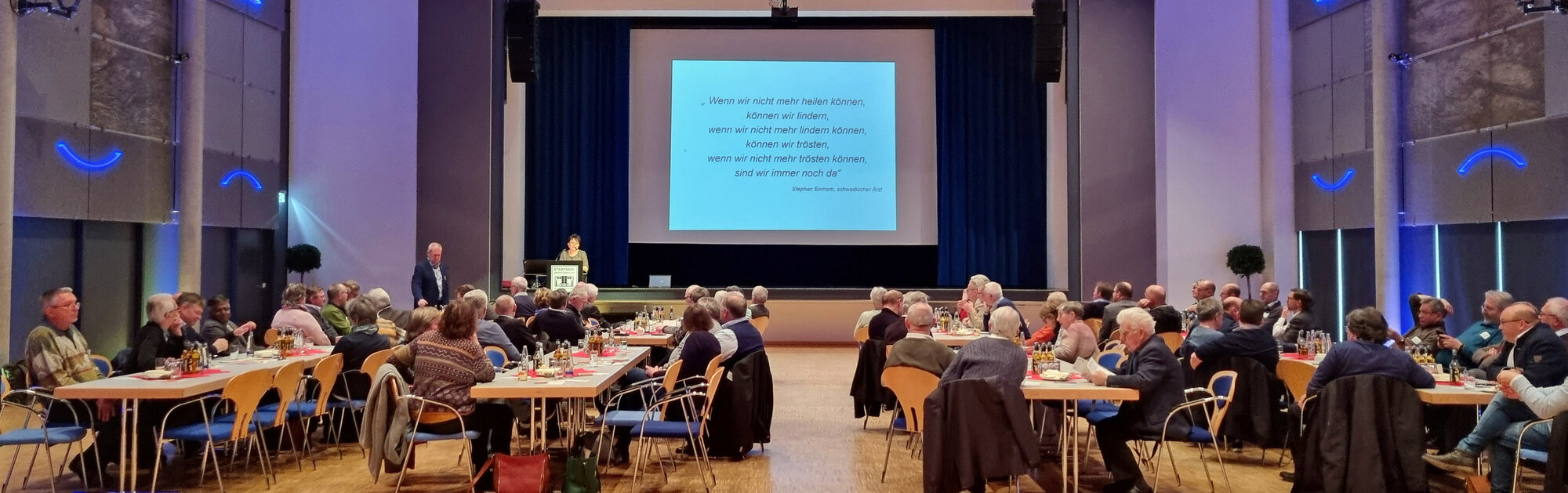 In verschiedenen Impulsen und Vorträgen wurde das Thema der Lebens- und Sterbebegleitung diskutiert.