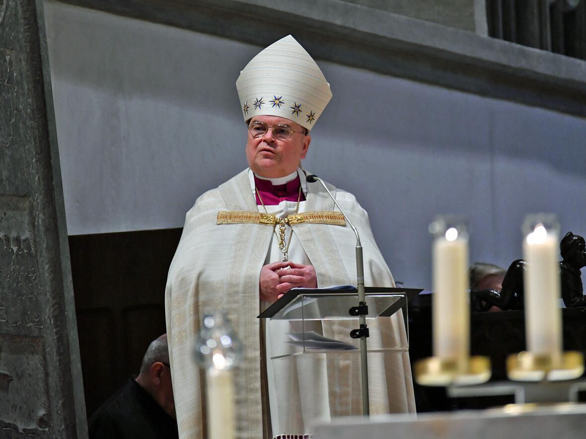 Maria sei ein Brückenkopf des Friedens, so Bischof Bertram in seiner Predigt.