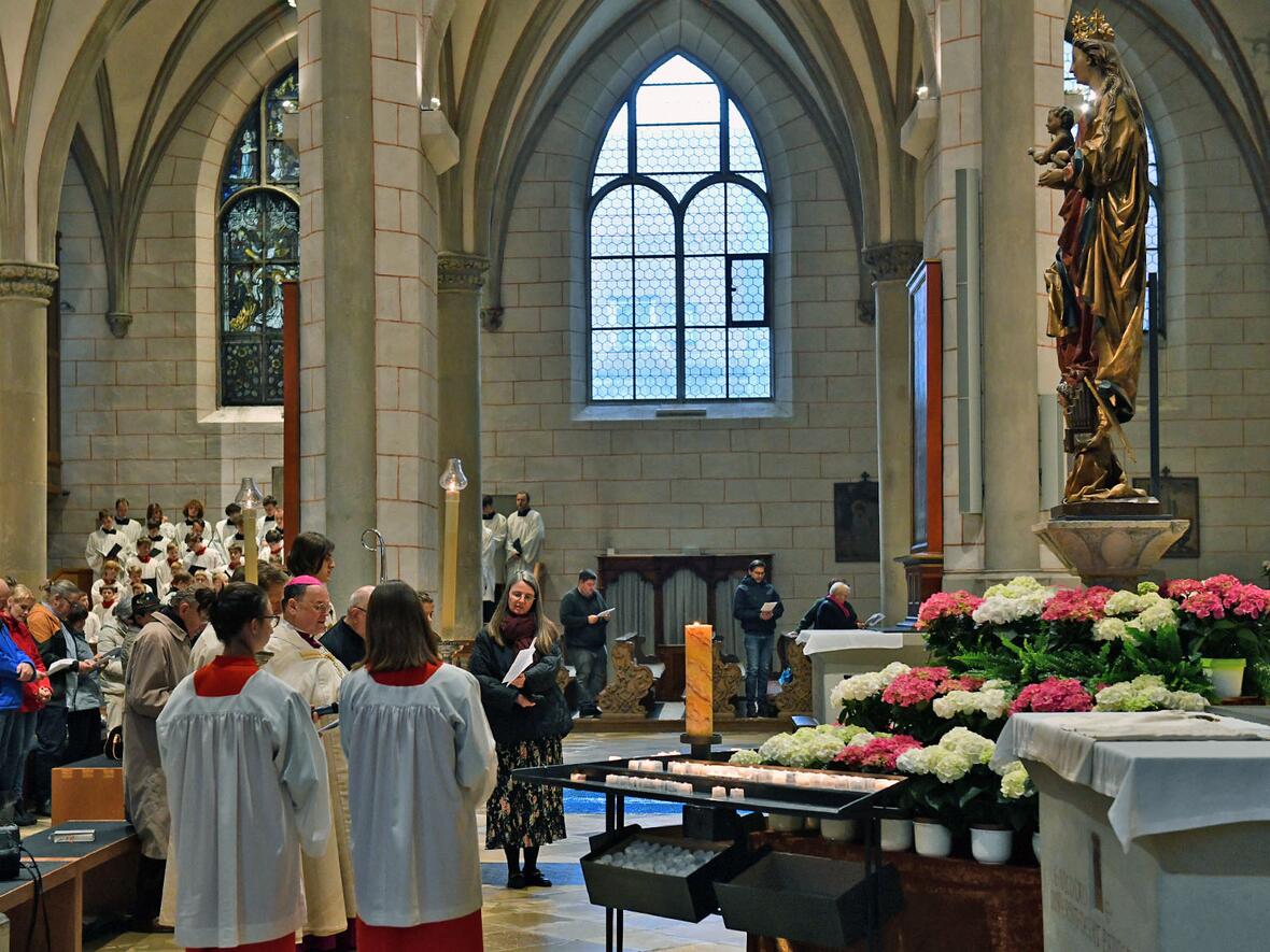 Fürbittgebet an Maria unter den Klängen des Akathistos-Hymnus'.