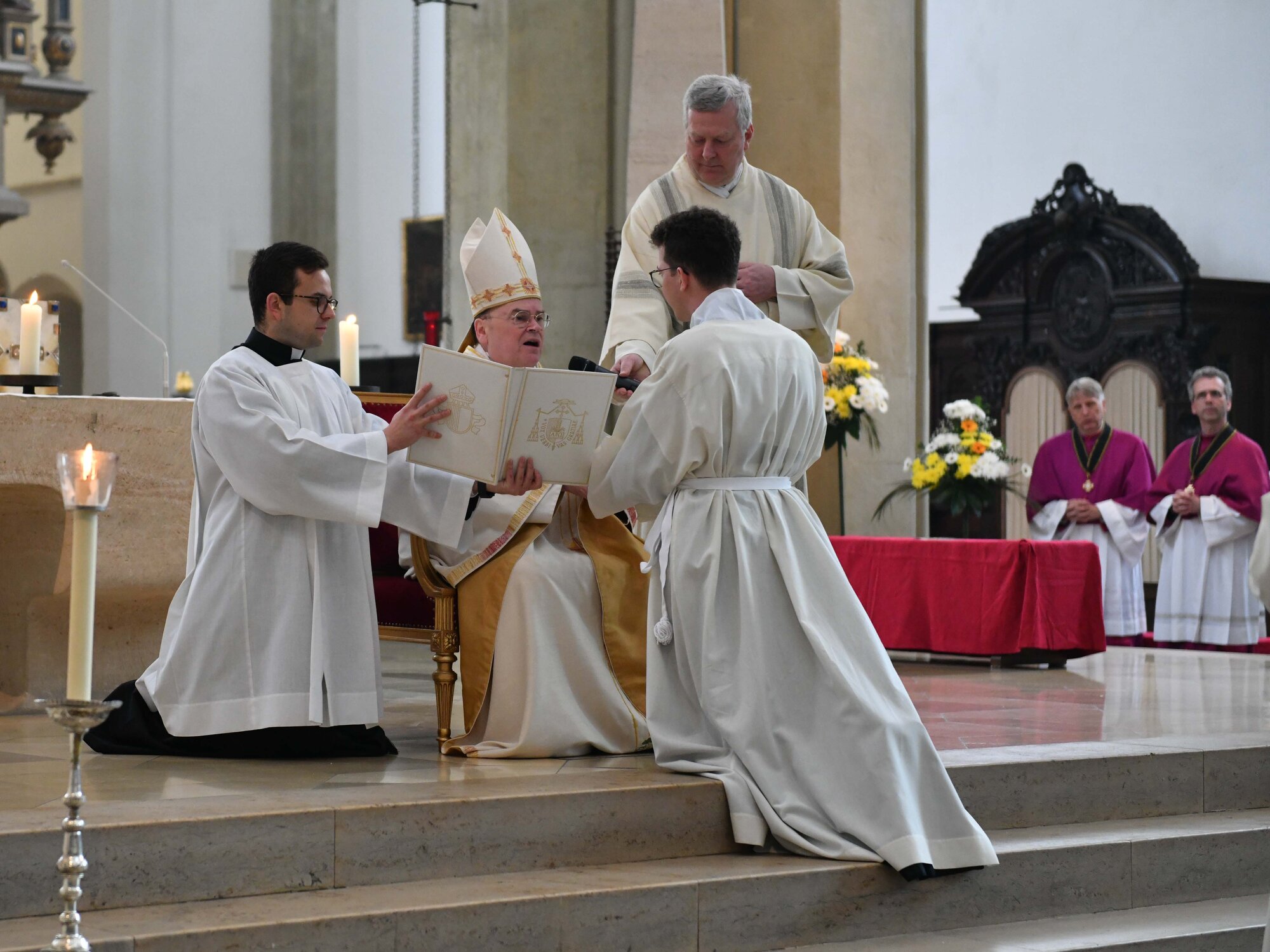 Diakonenweihe Basilika St Ulrich und Afra (Foto Maria Rösch_pba) 13