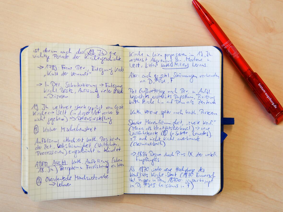 Theologie im Fernkurs (Symbolbild: Julian Schmidt / pba)