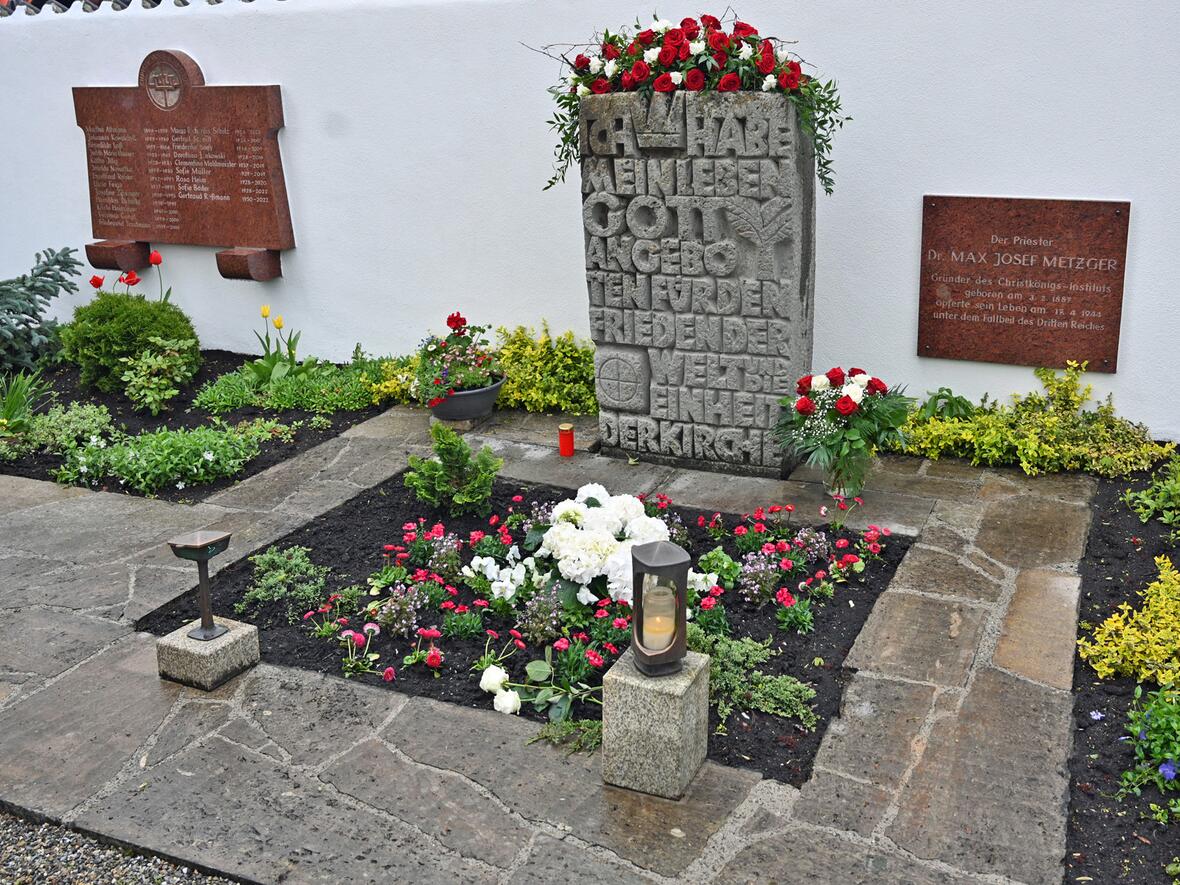 Max Josef Metzger wurde 1968 auf den Friedhof in Meitingen umgebettet. 