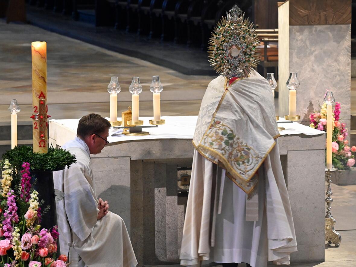 Maria, die Vermittlerin und Hinweisgeberin