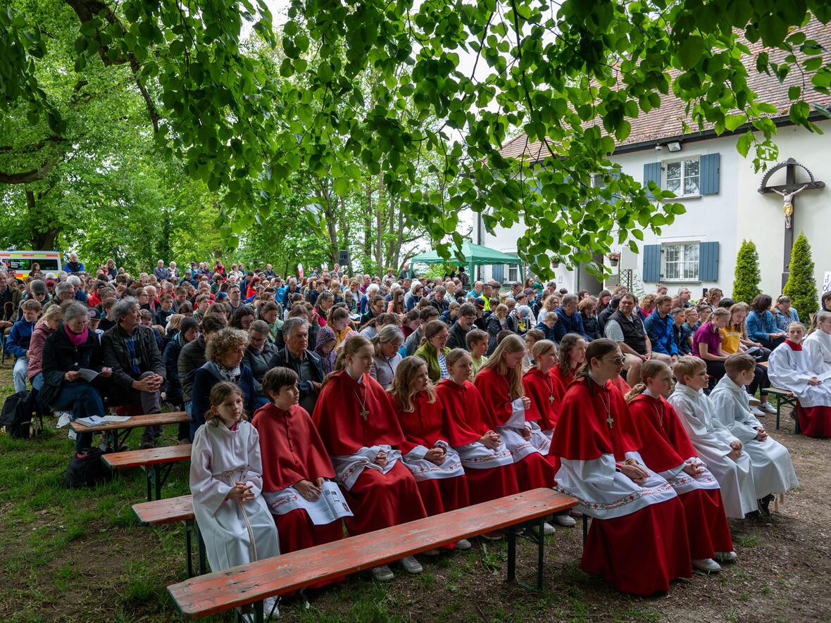 Zahlreiche Jugendliche und junge Erwachsene nehmen jedes Jahr bei der Jugendwallfahrt teil.