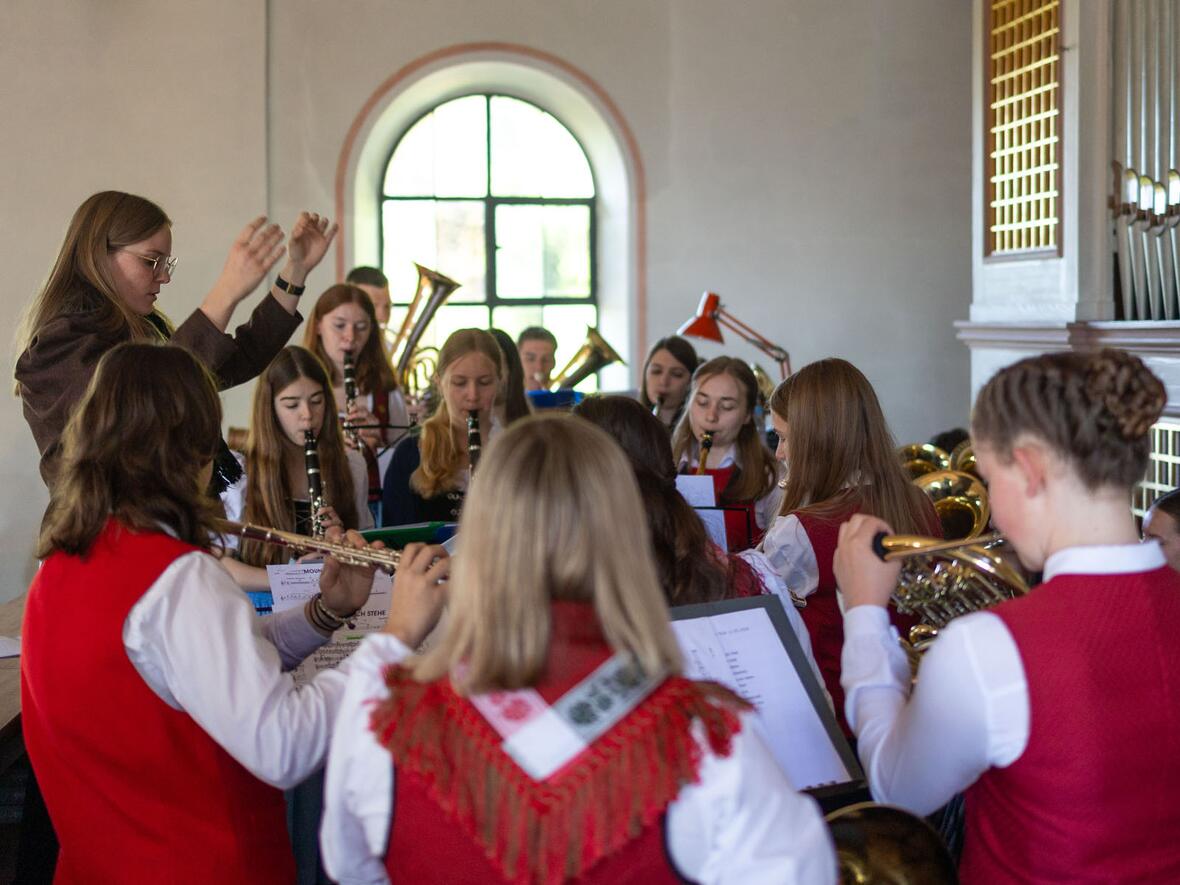 "Sprache des Himmels": Die Trachtenkapelle von Westendorf feiert heuer ihr hundertjähriges Bestehen - hier im Bild die Jugendkapelle (Fotos: Julian Schmidt / pba)