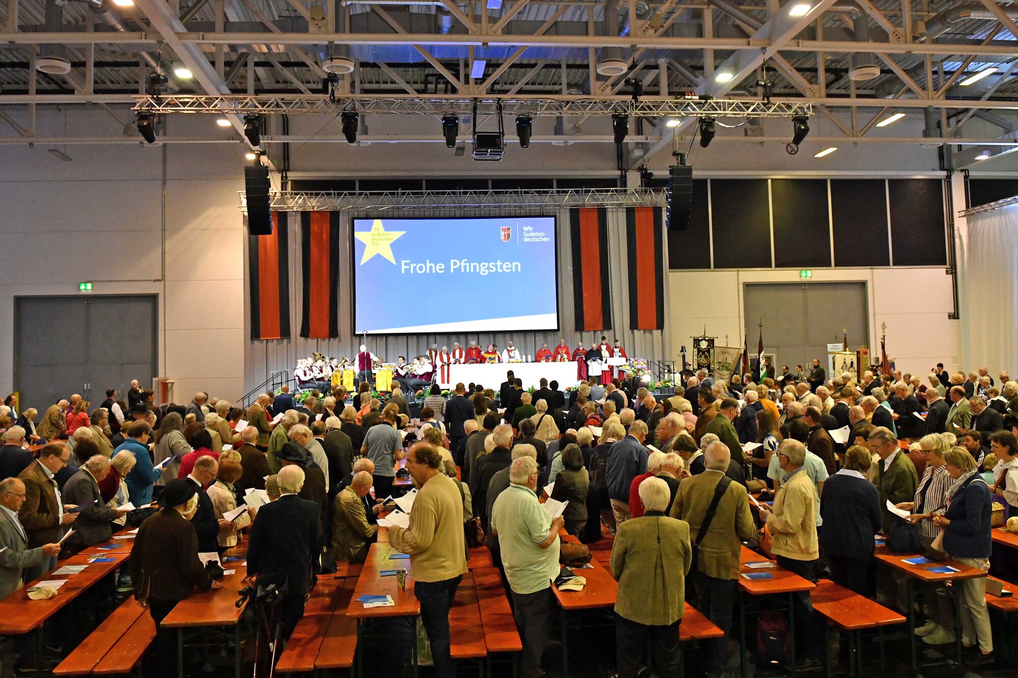 74. Sudetendeutscher Tag_Pfingstgottesdienst in der Messehalle (Foto Nicolas Schnall pba)