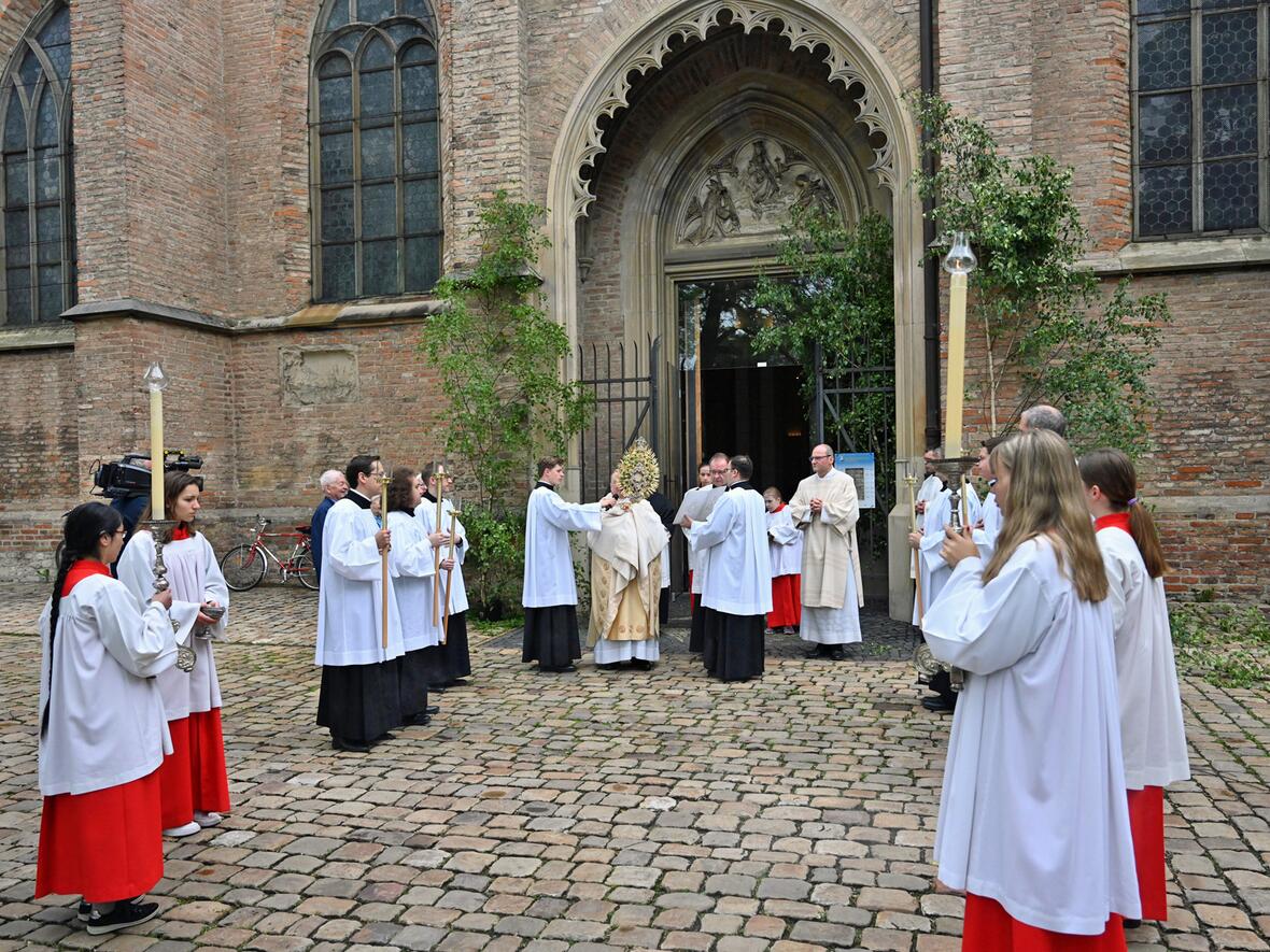 „Keine geballten Fäuste, sondern gefaltete Hände“