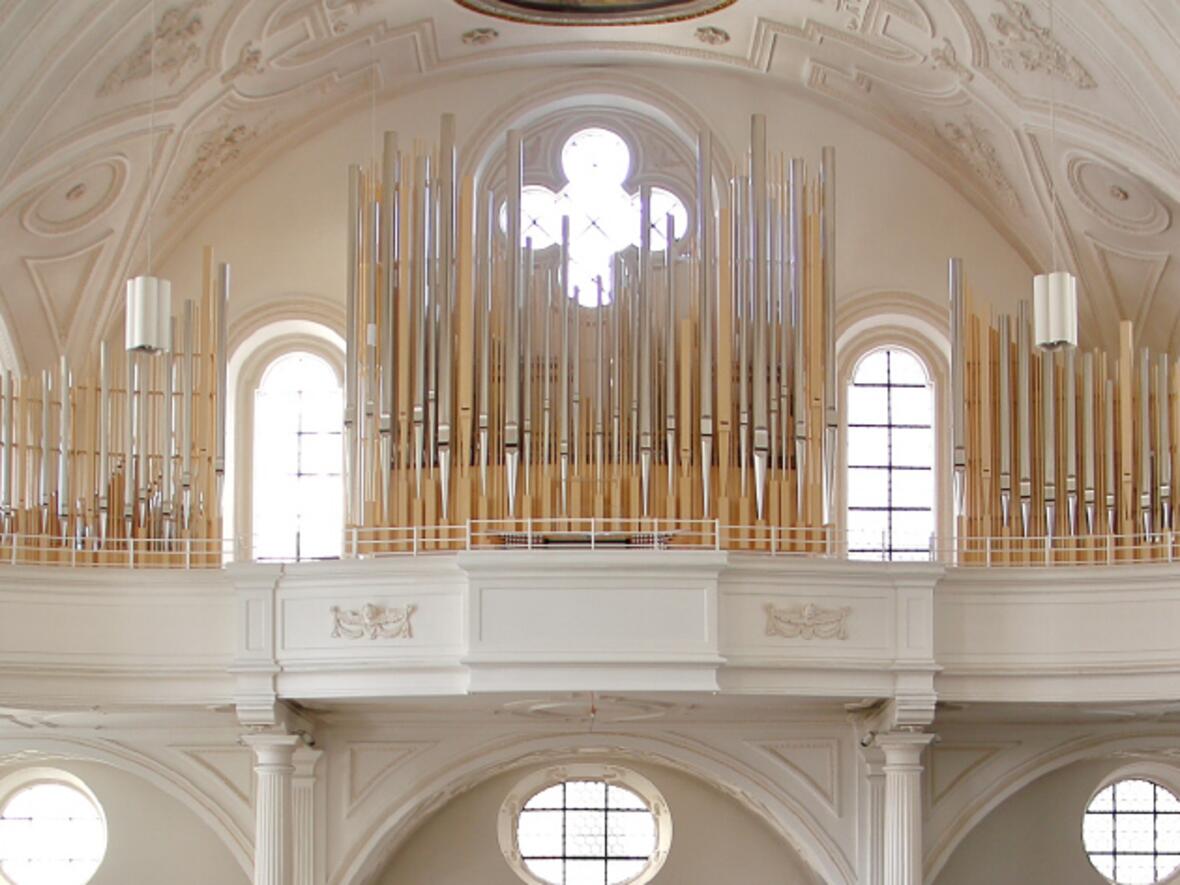 Die neue Orgel in der Stadtpfarrkirche in Weilheim: an diesem Samstag hat sie Bischof Bertram im Rahmen eines festlichen Gottesdienstes eingeweiht (Foto: PG Weilheim)