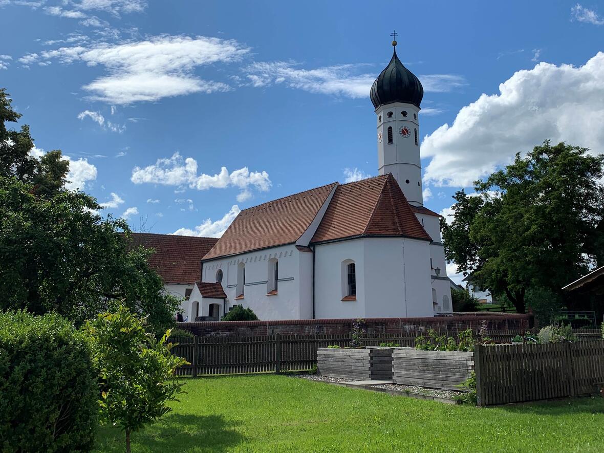 Die frisch renovierte Ulrichskirche in Kleinreichertshofen ist einen Besuch wert. (Fotos: Viktoria Zäch / pba)