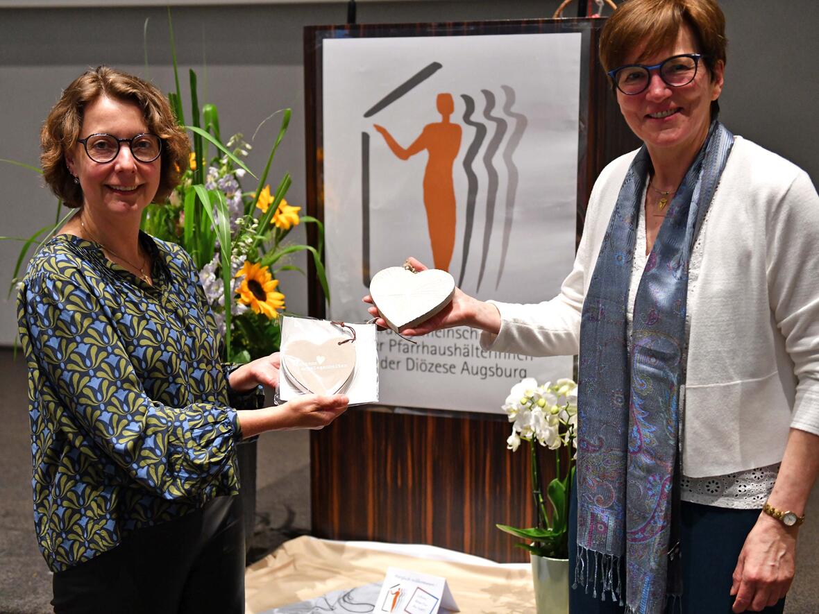 Barbara "Bärbel" Götz (rechts) gab ihr mit viel Herzblut ausgeführtes Vorstandsamt an Alexandra Kettner weiter. (Fotos: Nicolas Schnall / pba)