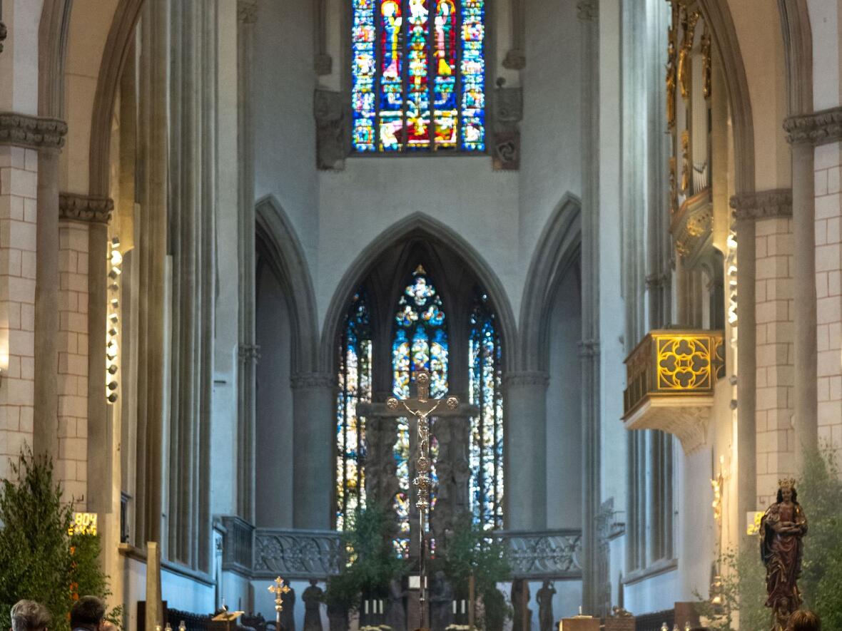 Der Gottesdienst wurde feierlich durch den Bischof und das Domkapitel begangen.