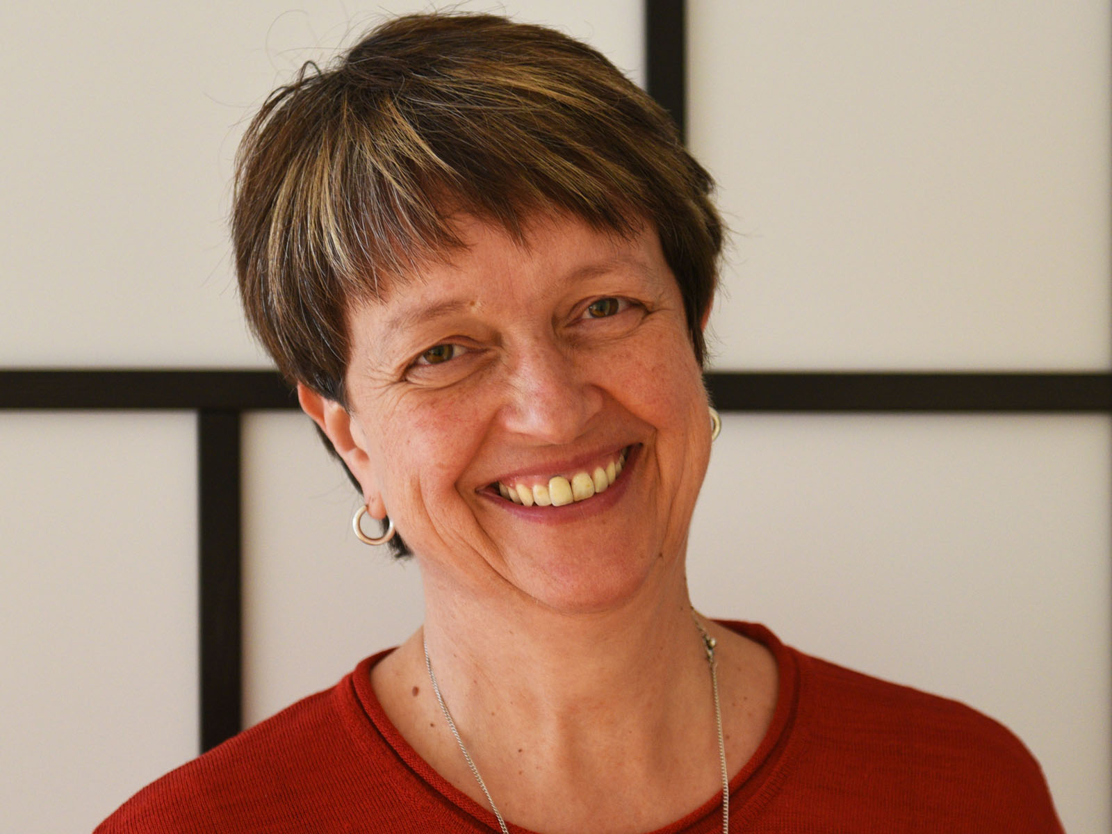 Die Leiterin der Ökumenischen Telefonseelsorge Augsburg Hildegard Steuer (Foto: Julian Schmidt / pba)