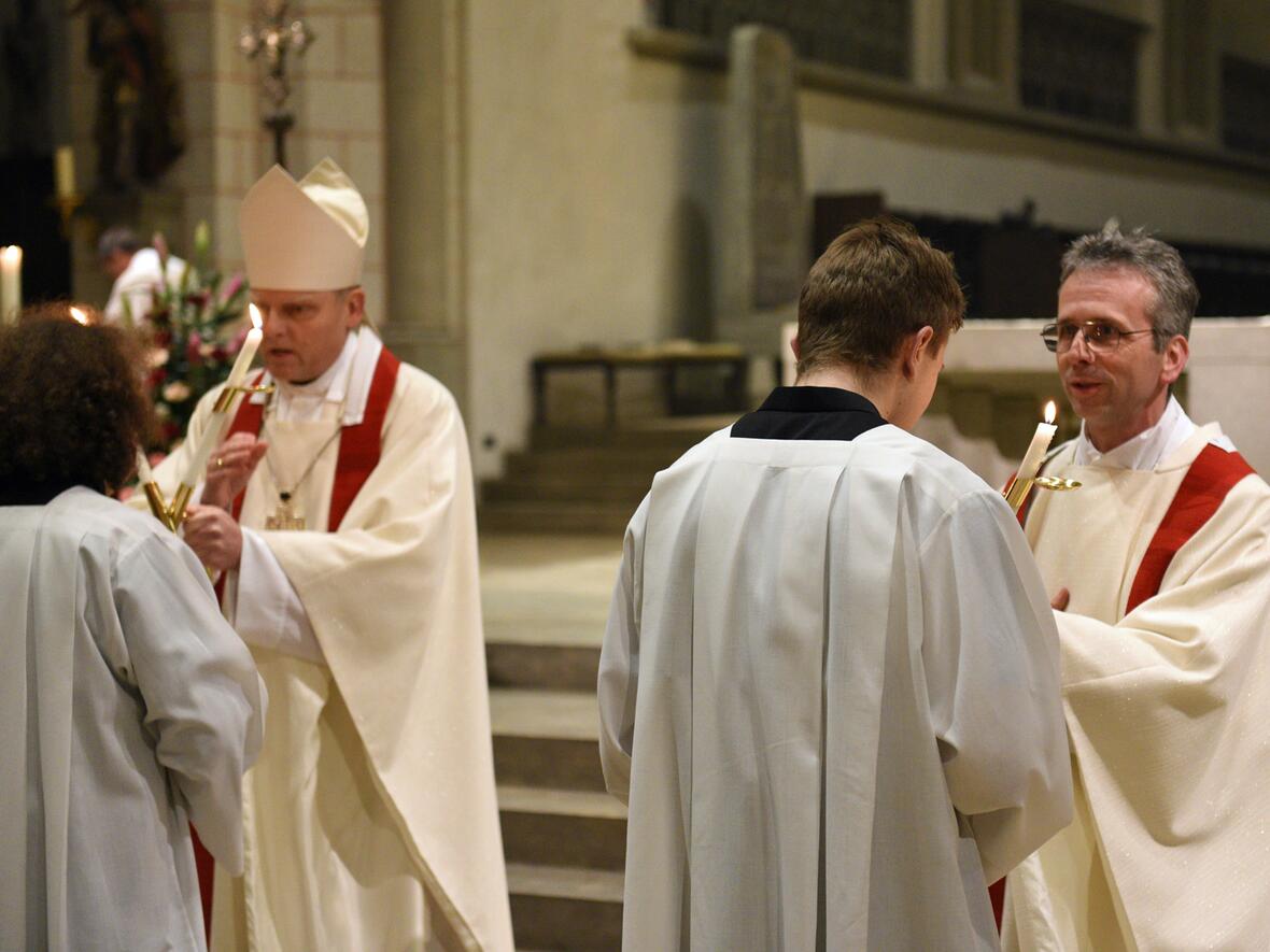 Zum Abschluss spendeten die Priester den Blasiussegen